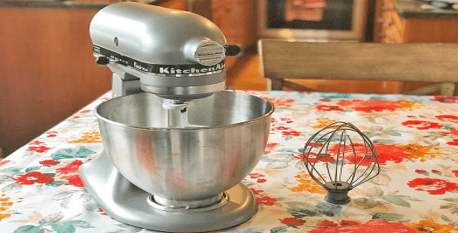 9 Key Differences Between KitchenAid Deluxe Vs Classic Mixers 