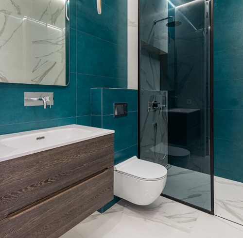 How to Fix a Clogged Hotel Toilet Without a Plunger