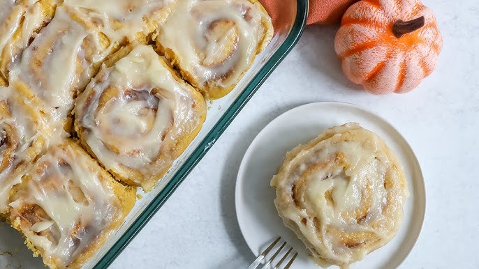 Halloween Breakfast Cinnamon Roll Pumpkins