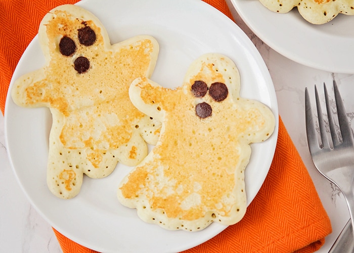 Halloween Breakfast Ghost-Shaped Pancakes