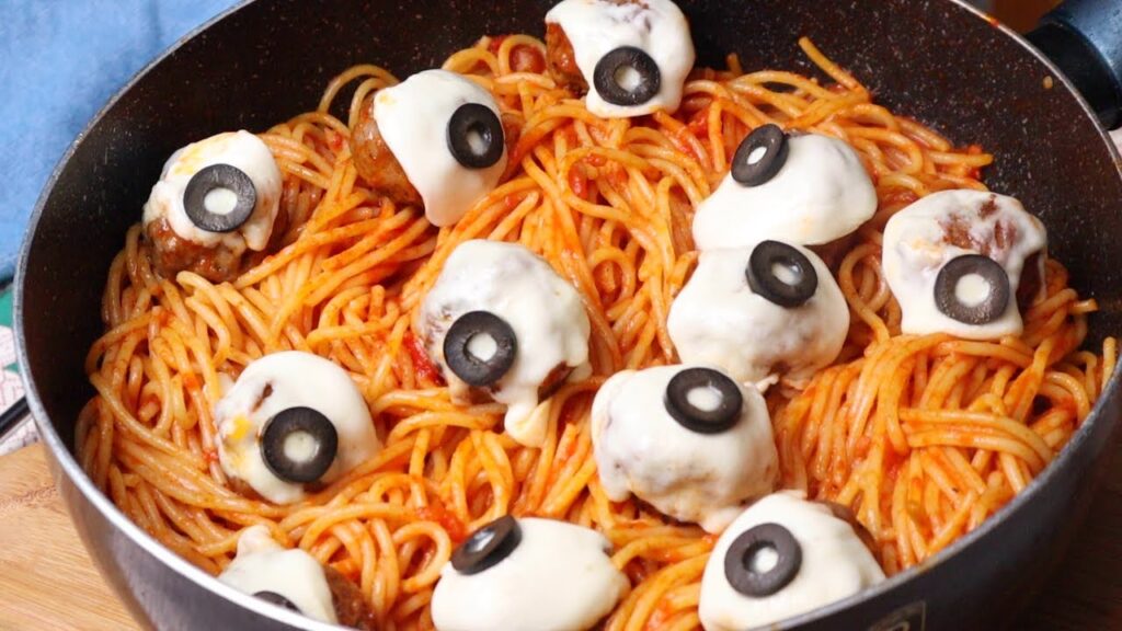 Halloween Dinner with Spaghetti & Eyeballs
