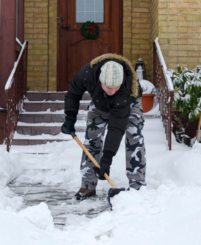Ways to Quickly Clear Snow From Your Paths & Driveway